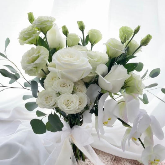 Affordable Bridal Bouquet with White Orchid, Roses and Eustoma fresh flower in Singapore under $150 with free Delivery