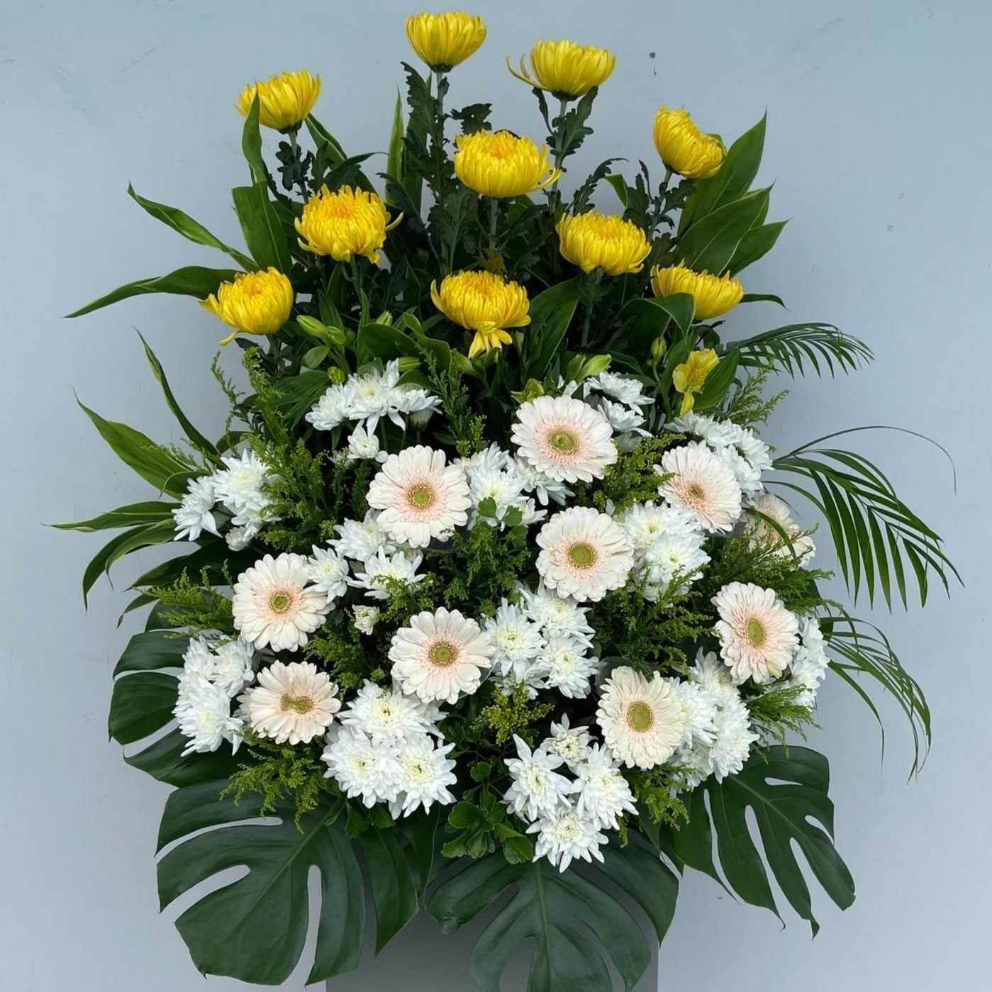 Cheap Fresh Mums and Gerbera Daisies Flower Condolences Floral Stand under $150 in Singapore Free Delivery