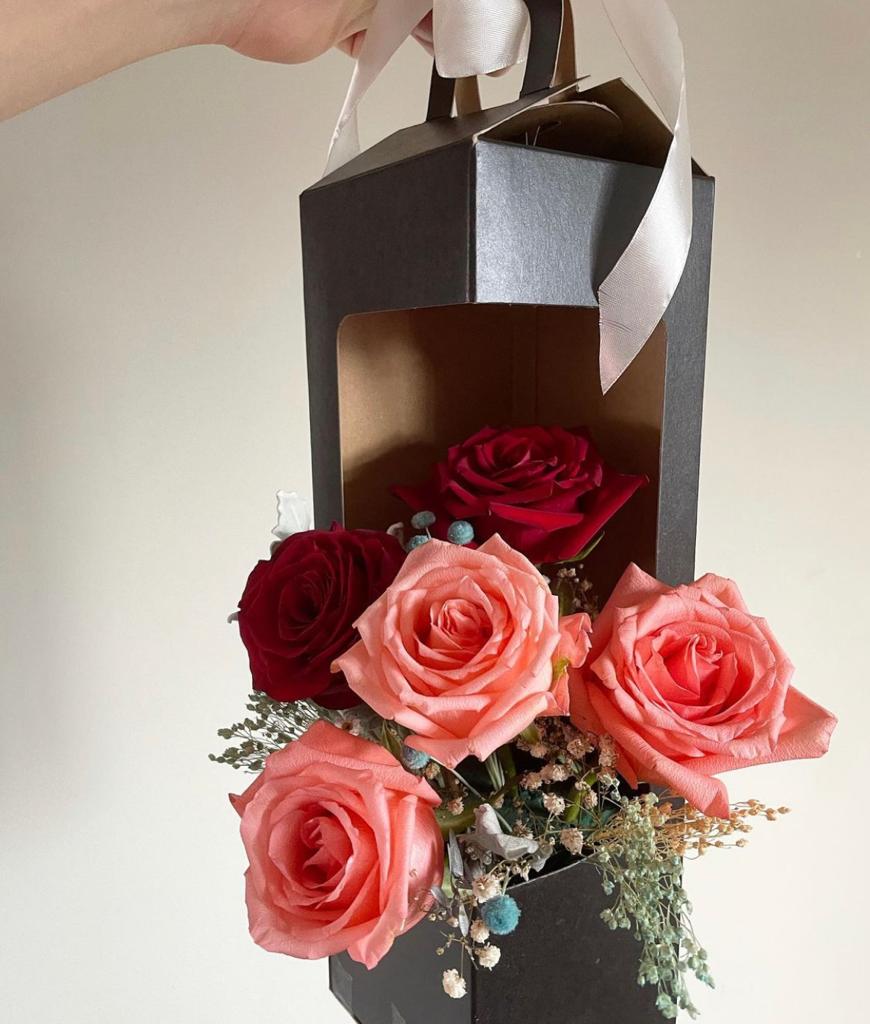 Cheap and Affordable Roses bloom boxes under $30 in singapore with free delivery