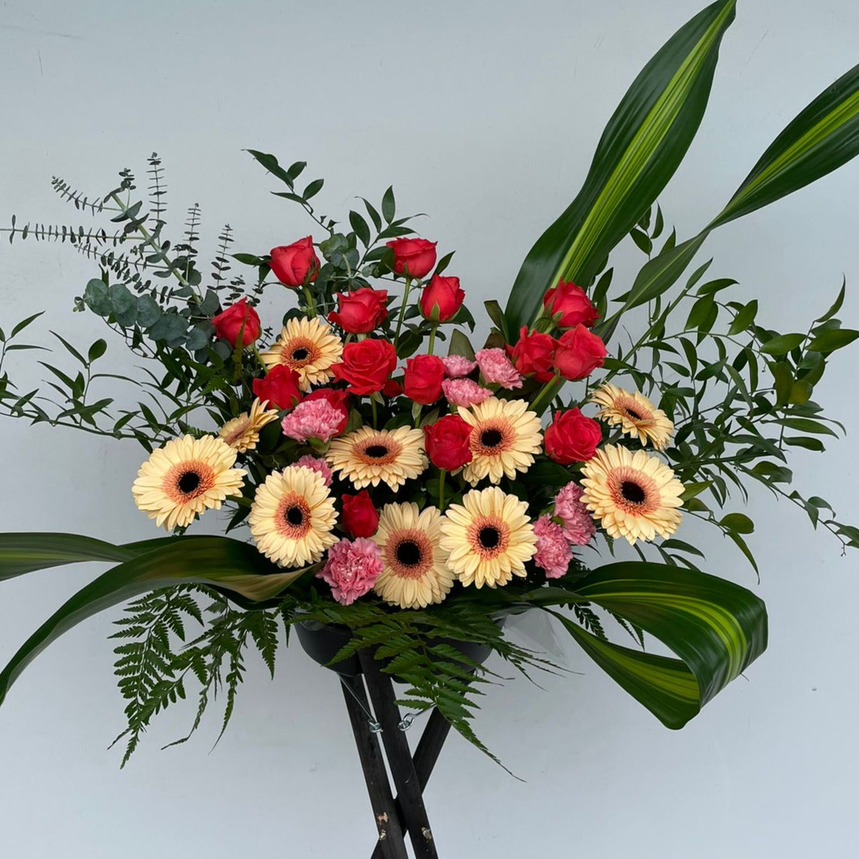 Real Fresh Cheap Fresh Red Roses, Pastel Gerbera Daisies, Carnation Flower Grand Opening Floral Stand Under $200