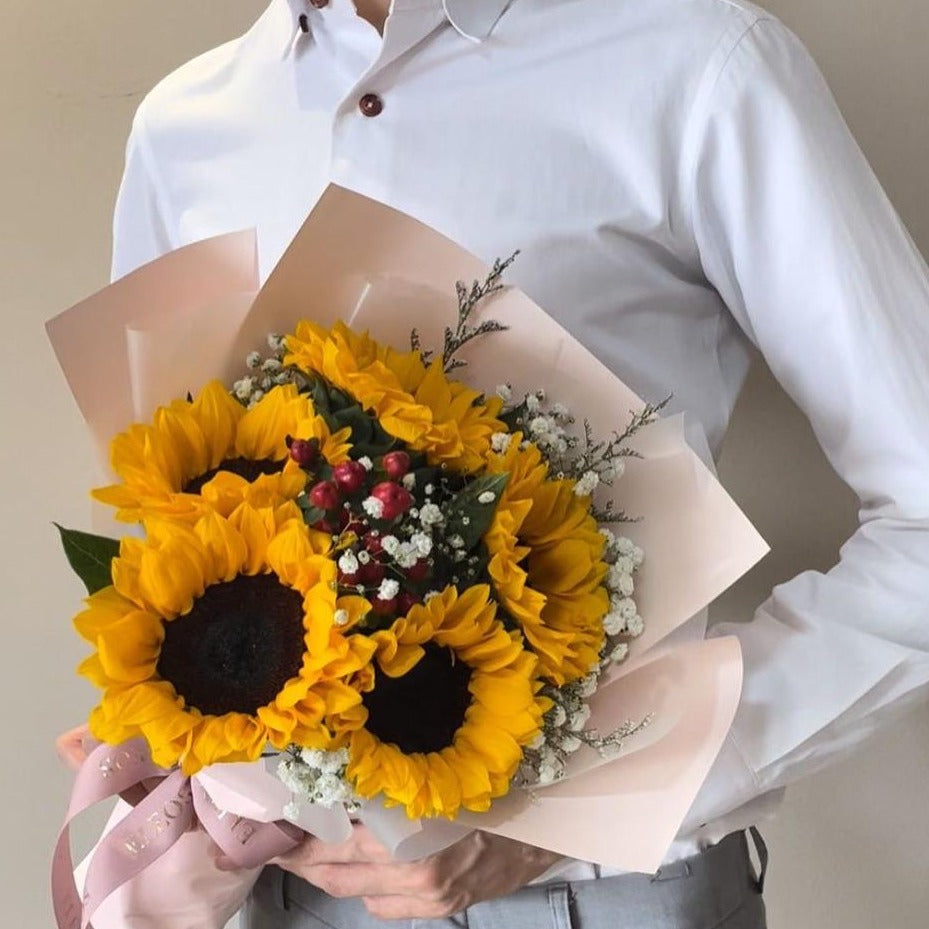 Fresh Sunflower Bouquet under $60 in Singapore Free Delivery