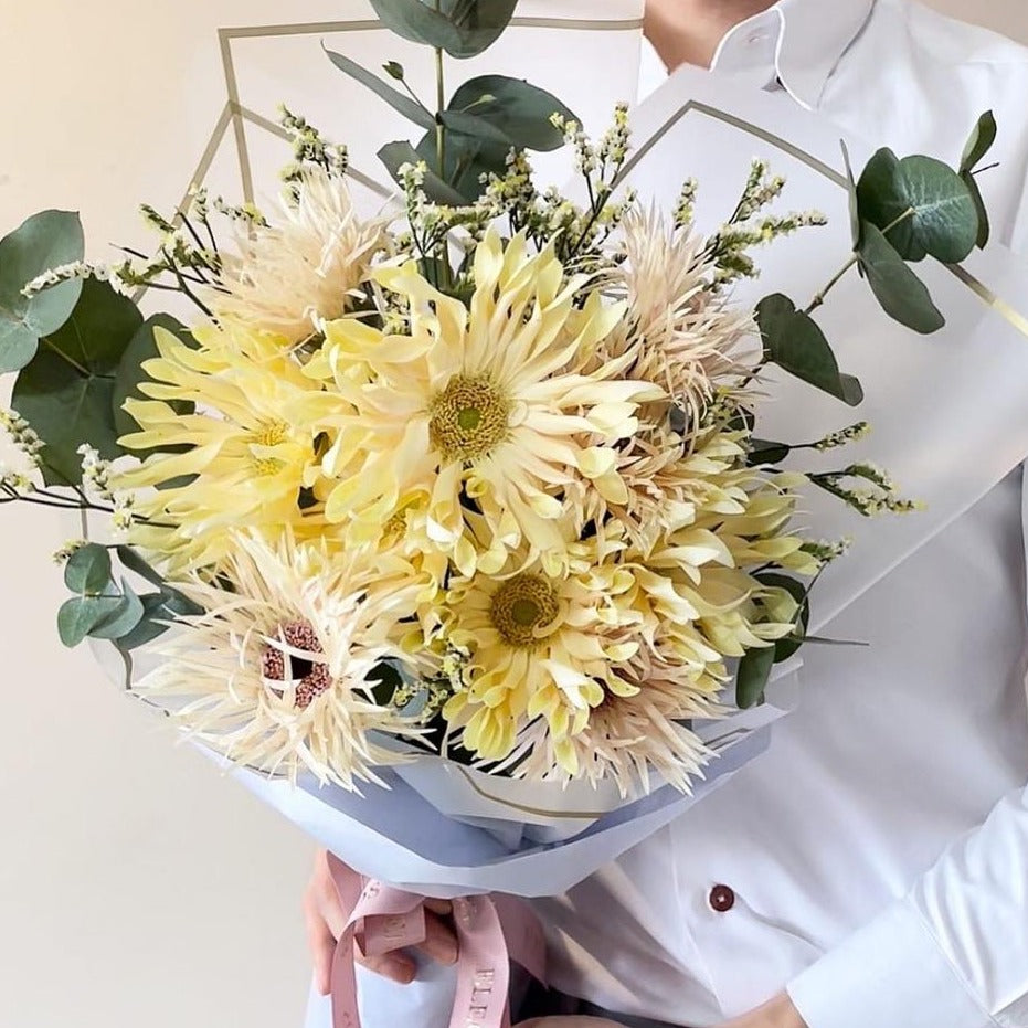 Fresh Holland Daisies Bouquet Under $70 in Singapore Free Delivery