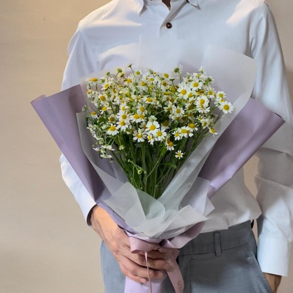 Fresh Daisies Bouquet Under $70 in Singapore Free Delivery